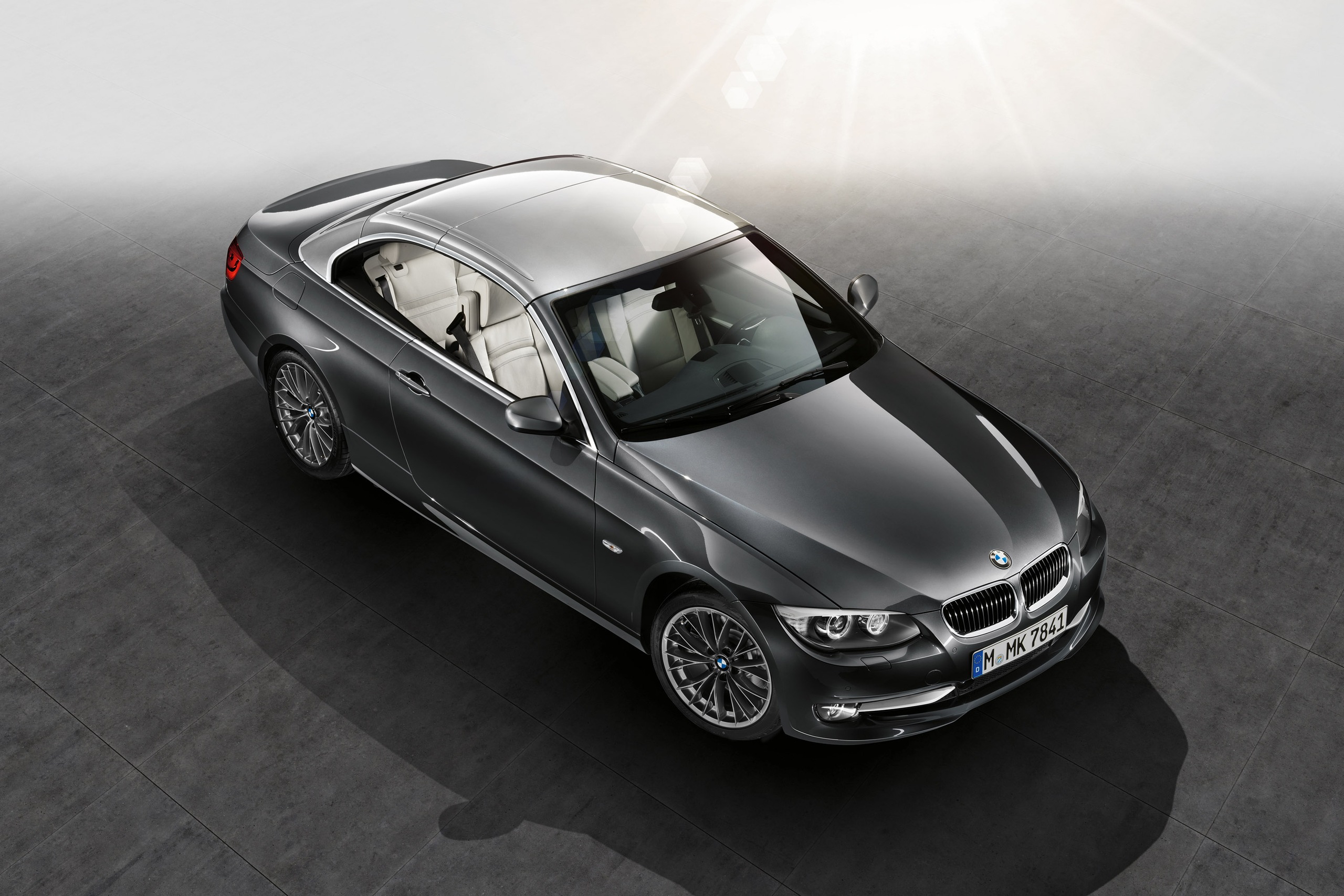 Серебристый BMW 5 series в новом кузове